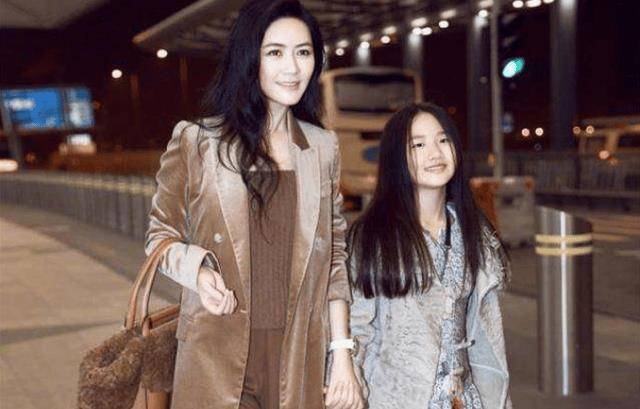 丈夫是谁至今是个谜,女儿12岁长相浮现生父基因_田海蓉_徐明_父亲