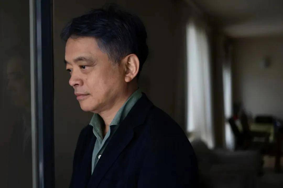 中国美术家协会会员1983年 毕业于解放军艺术学院美术系1989年 留学