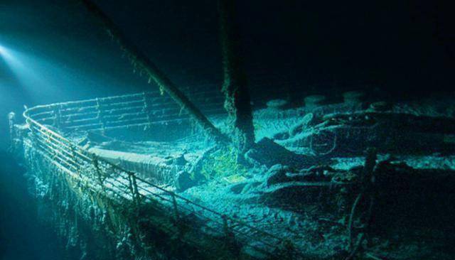 考古学家找到泰坦尼克号残骸,发现大量瓷器和一双男人的靴子