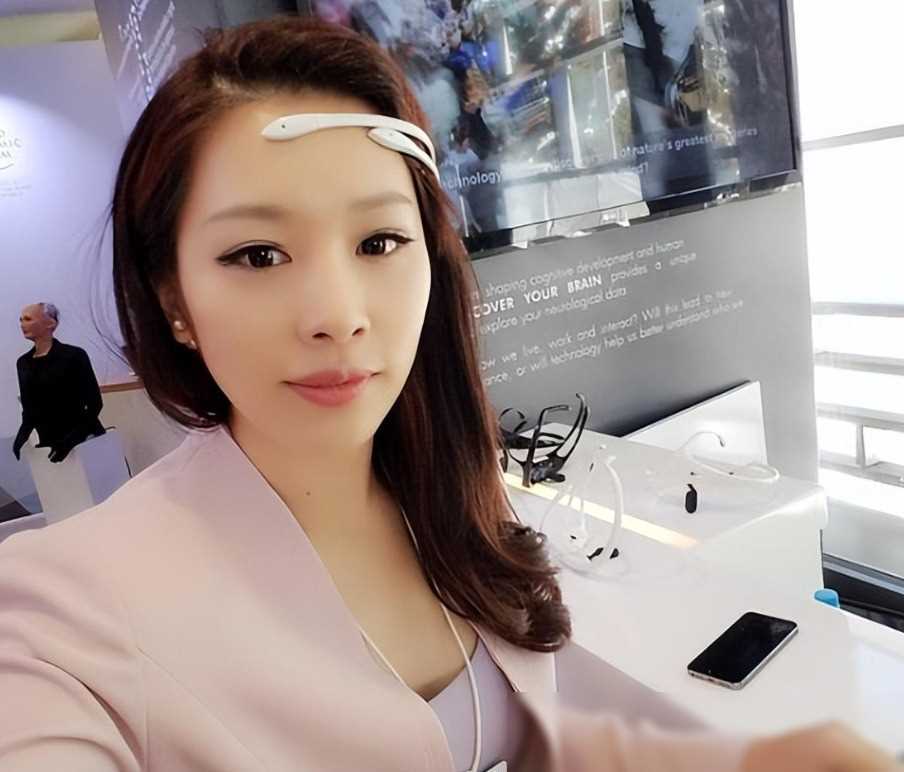 央视女神级主持才情出众为国争光,岁未婚未育,引人关注_李斯璇_事业