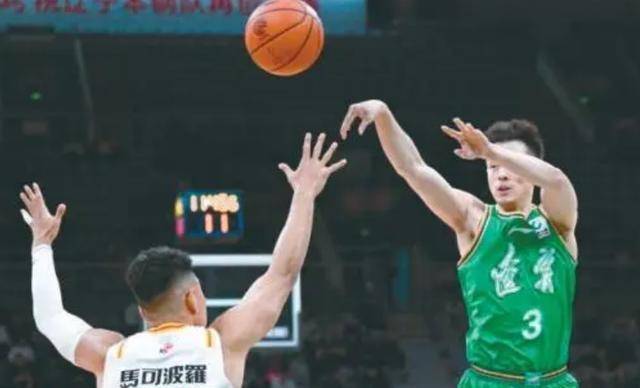 辽宁男篮稳擒深圳赵继伟库珀联袂崛起