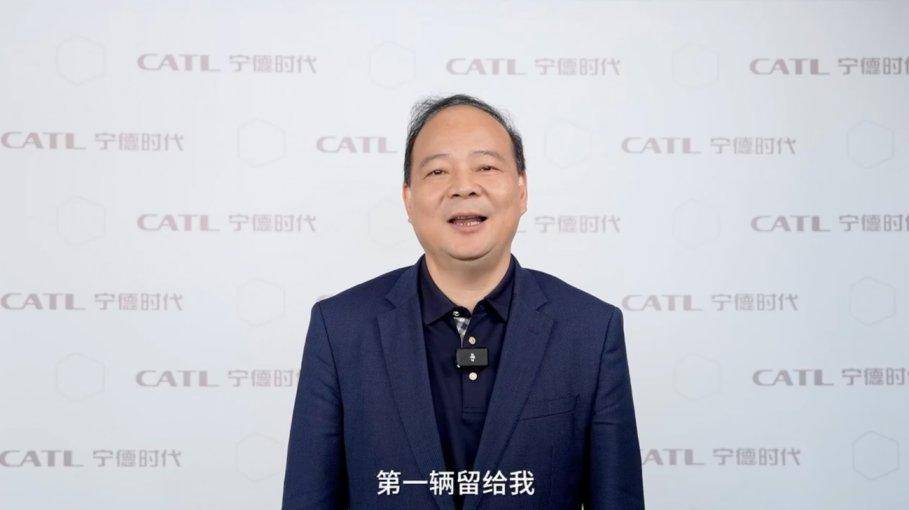 “极越智美 越来越AI”极越汽车机器人全新阵容亮相北京车展