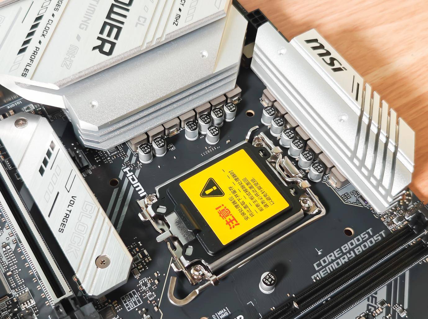 回眸一笑8000 mhz,内存中的白月光,阿斯加特新品女武神2代