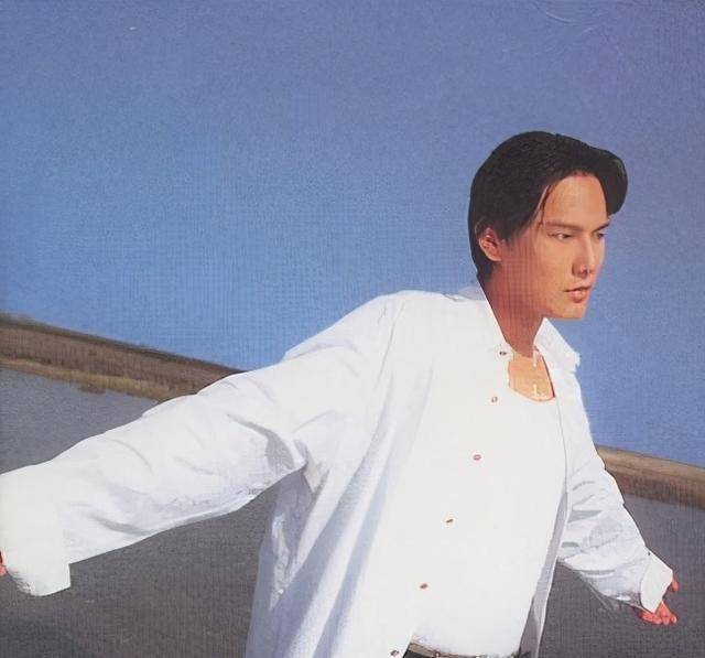 "情歌王子"张信哲,曾被传同性绯闻被他否认,57岁至今单身