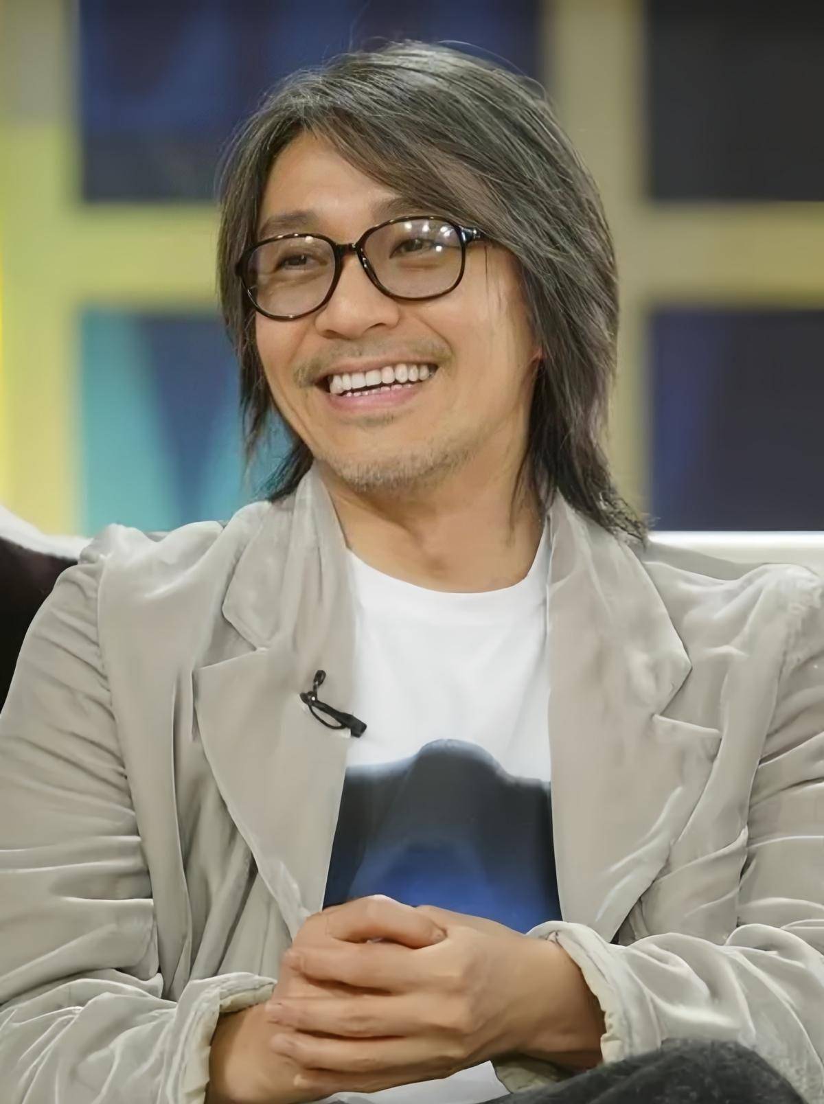 从电影导演沦落到综艺咖,周星驰究竟经历了什么?被对赌协议坑了