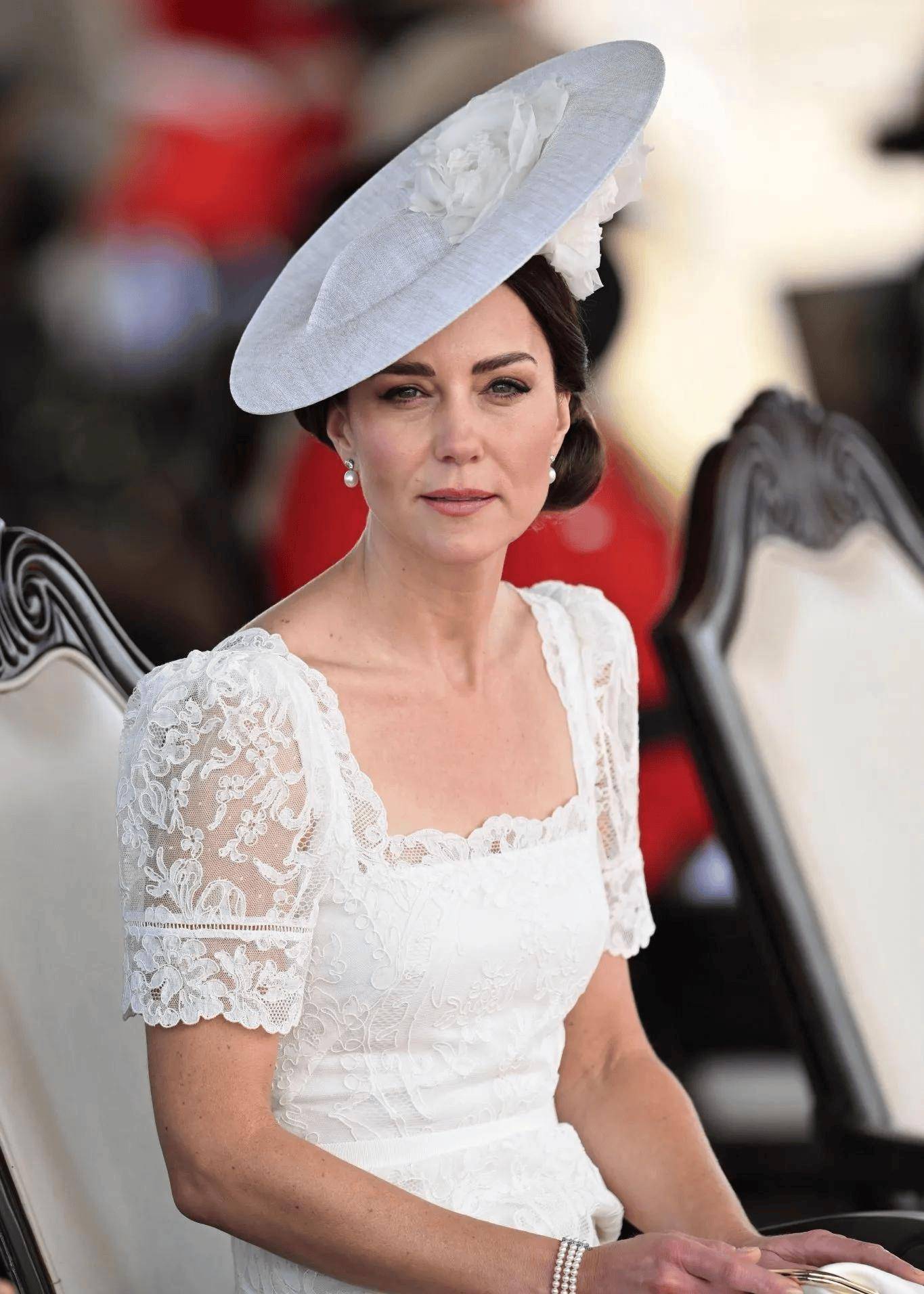 英国王室打破沉默:不要对凯特王妃期望太大,她的身体不允许露面