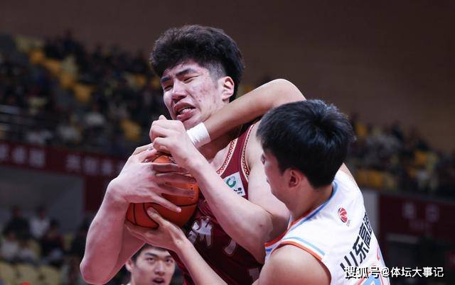 第5场对决!吴前捍卫主场,王哲林压制余嘉豪,上海目标会师新疆