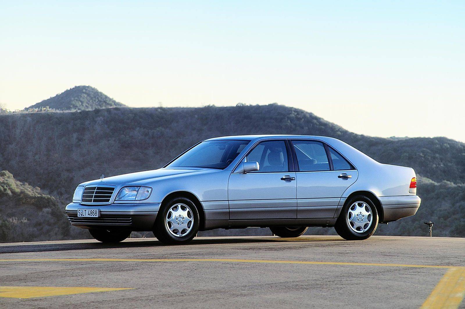 揭秘奔驰s级轿车各代进化史,哪一代最具标志性