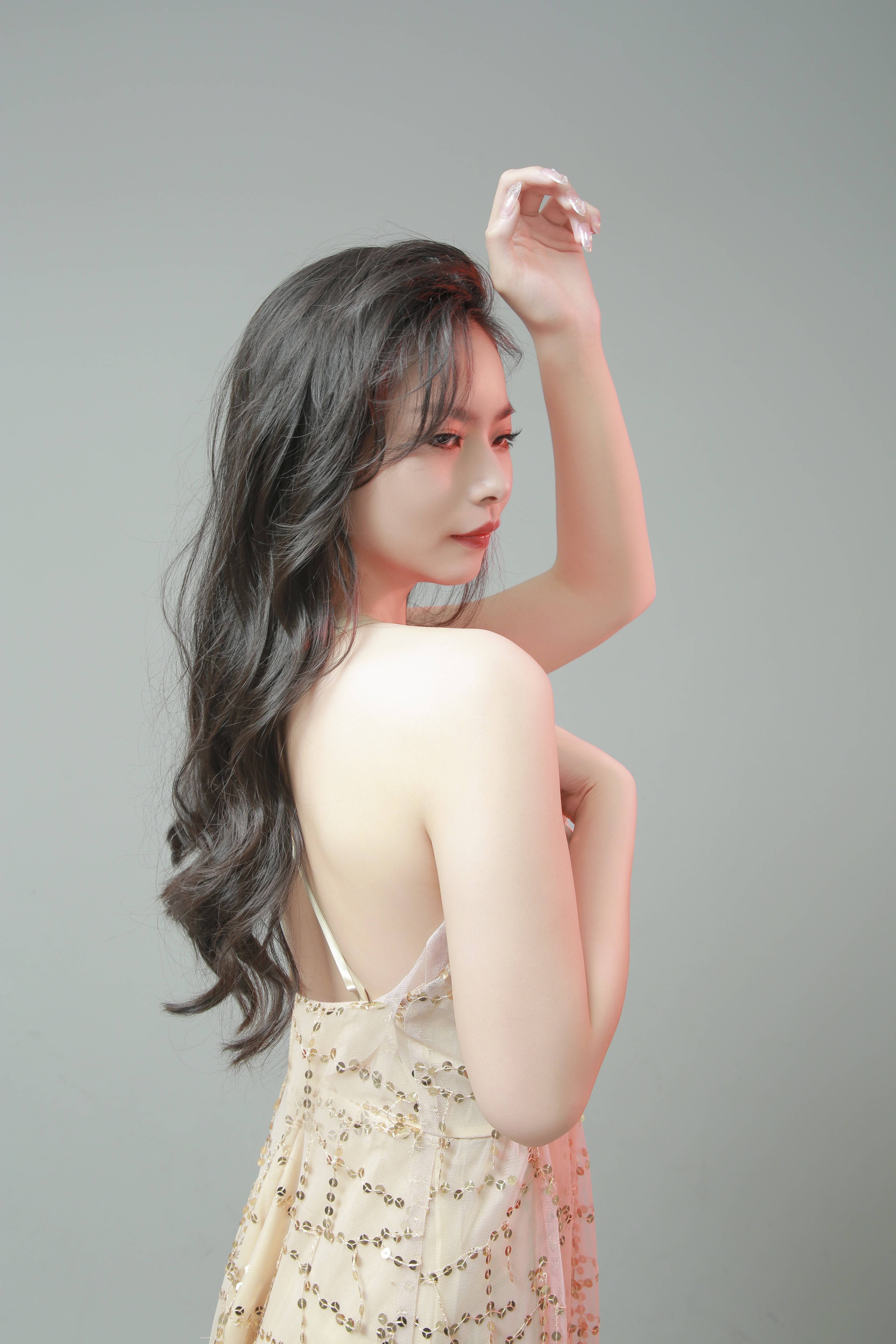 美丽不止于颜,女模特黄新喜诠释内外兼修!
