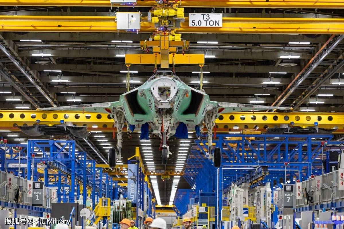 波兰空军第一架F-35A战斗机进入总装线首批战斗机预计2026年交付_搜狐网