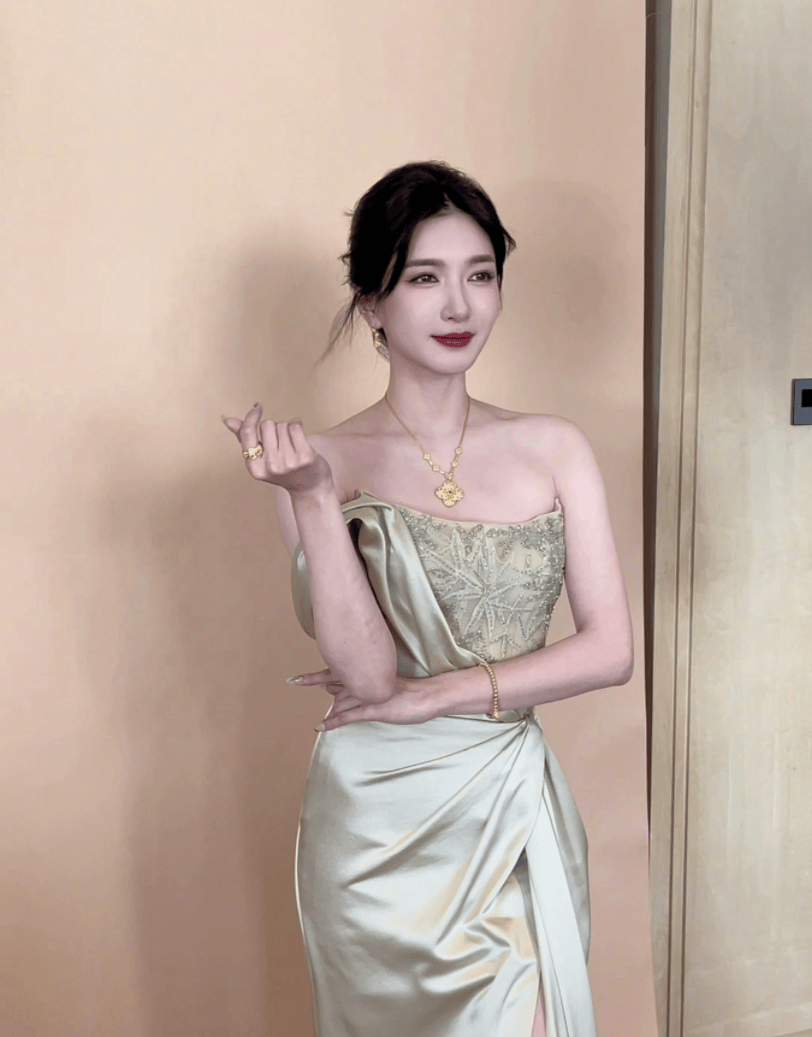 江疏影s形曲线勾勒梦幻身姿,魅力无法抗拒!_生活_综合_力量