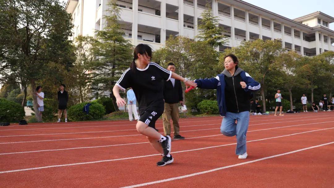 东台富腾学校体育健儿 在盐城市第38届中小学生田径运动会上大放异彩