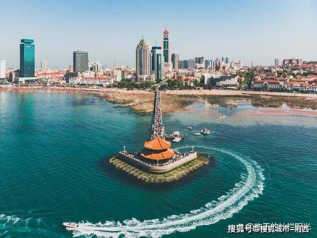 青岛7天旅游路线:第一天:栈桥,海军博物馆,中山路,鲁迅公园,青岛海底