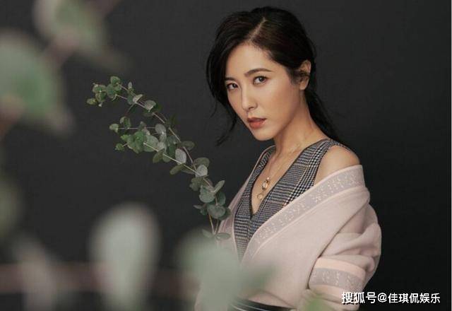 "大青衣"曾黎:错过张艺谋,3段情史48岁仍未婚,不红早有原因