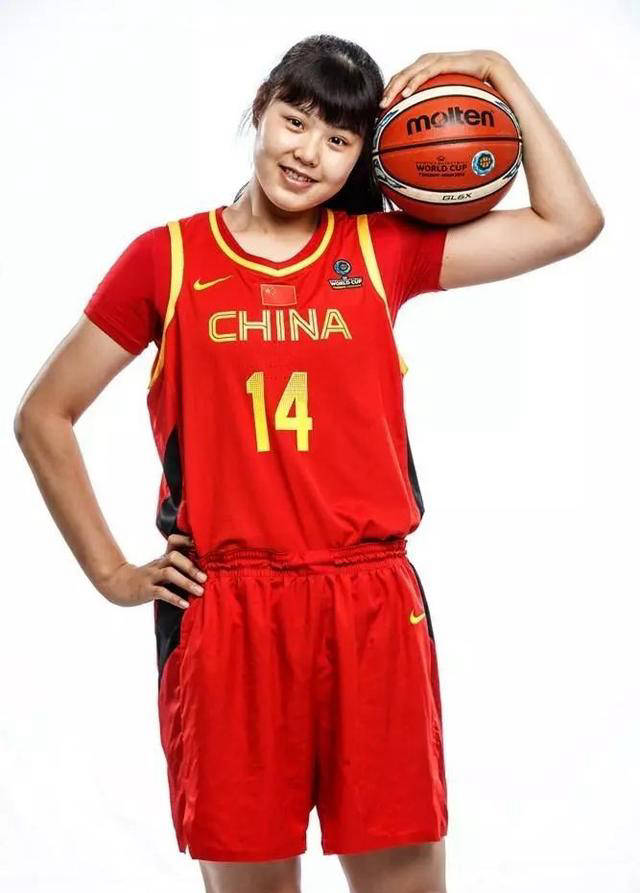 尽管并非外貌出众,但她在超高个球员中独具存在感.