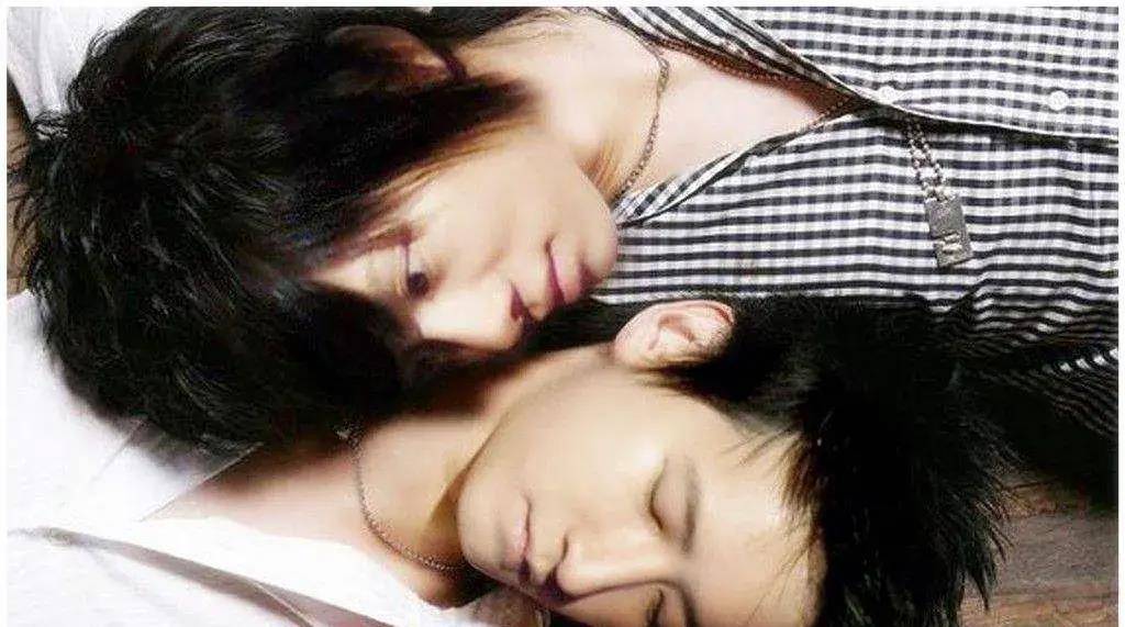 炸裂!韩庚金希澈14年首合体,被嘲面容相差20岁,网友吓到:太丑