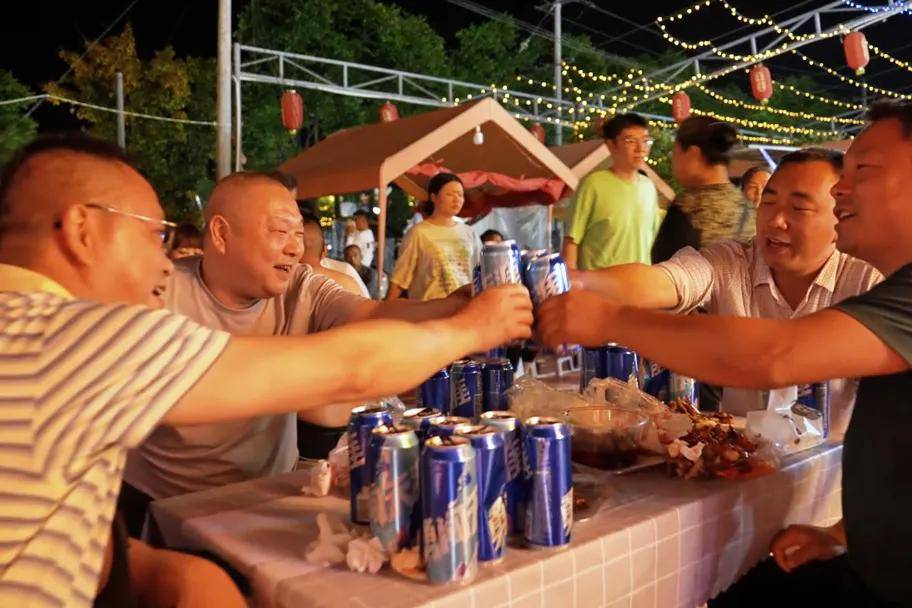 一顿肥美q弹的小龙虾 冰镇啤酒下肚!更是巴适惨了!