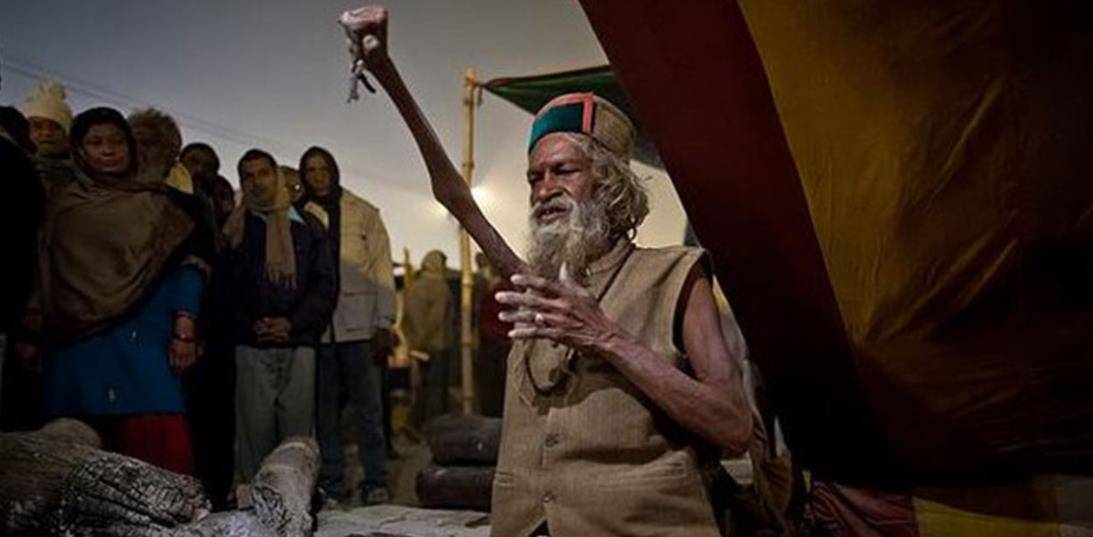 他是印度最牛苦行僧,为信仰高举右臂47年不放下,后来咋样?