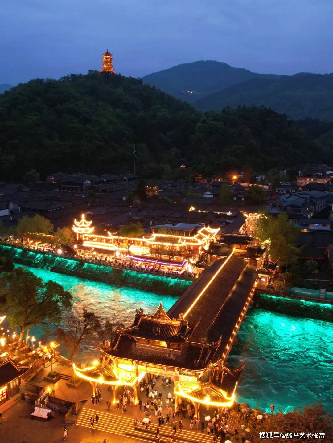 "都江·夜堰"项目将以都江堰景区实景现场为平台打造都江堰景区夜游