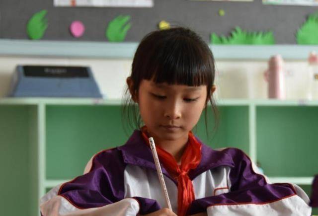 2013年,黑龙江一八岁女童被老师打成重度残疾,父亲含恨离世