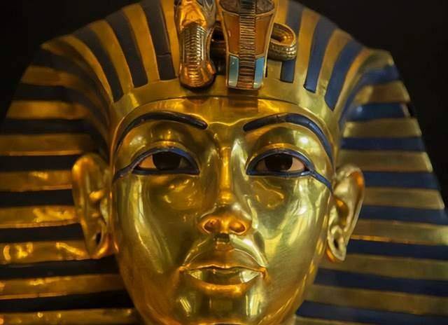   埃及博物馆里有一对“奇怪”的金器。网上没有资料。这是为了什么？ 