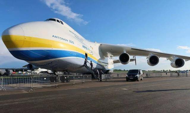 最大的飞机,32个轮子640吨起飞重量,运输能力有多强大