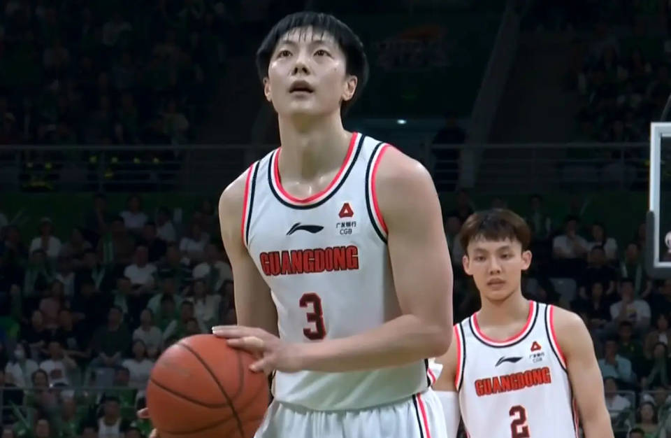 悲情杨鸣难为无米之炊,拳怕少壮,广东乱拳打到老师傅!