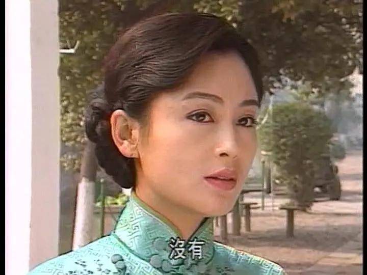 陈红美貌全靠ps?可把原图和ps图放一起,原图更大气也更惊艳