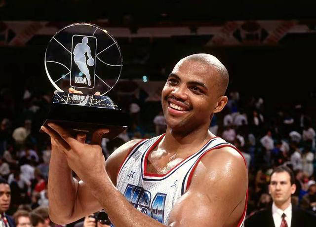 巴克利:巨星生涯无顶薪,为了夺冠黯然离场