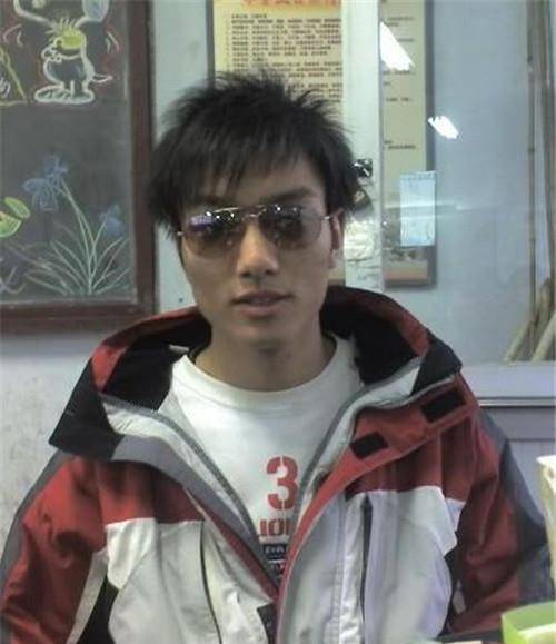 曾扬言"我爸是李刚"的他:出狱后重回社会,父亲不认,企业不要_启铭