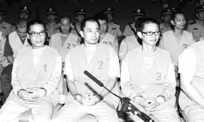 鹏城往事:宝安"龙哥"和"沙井新义安"的地下江湖