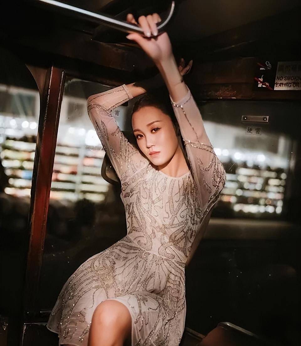 tvb小花离巢后去向终于敲定,转行做音乐老师,遭网友质疑没资格_苏韵姿