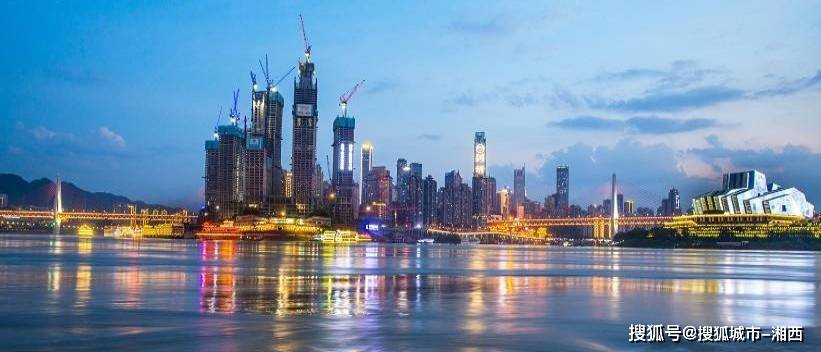 去重庆解放碑怎么玩比较好,重庆两日游详细路线及花费