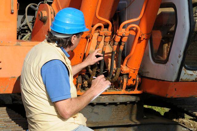 工程机械维修工怎么拿证?就业前景怎么样?