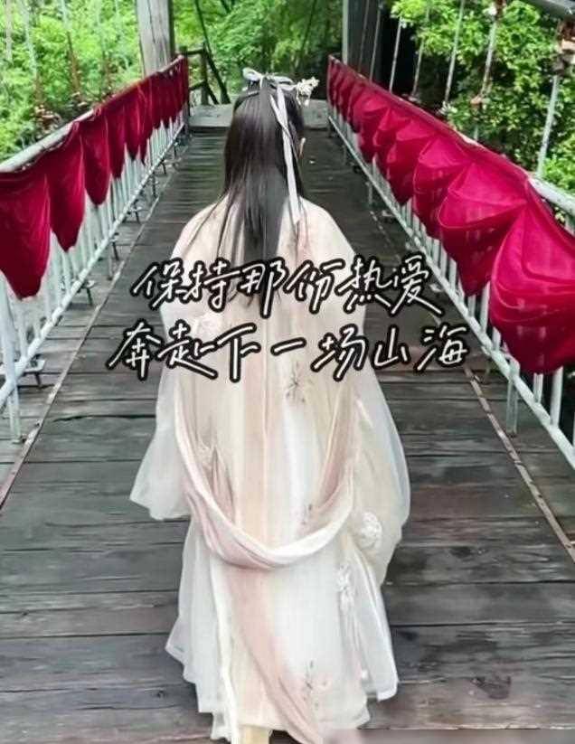 章子怡离婚后首晒女儿,8岁醒醒长大了,母女穿古装跳舞好有爱