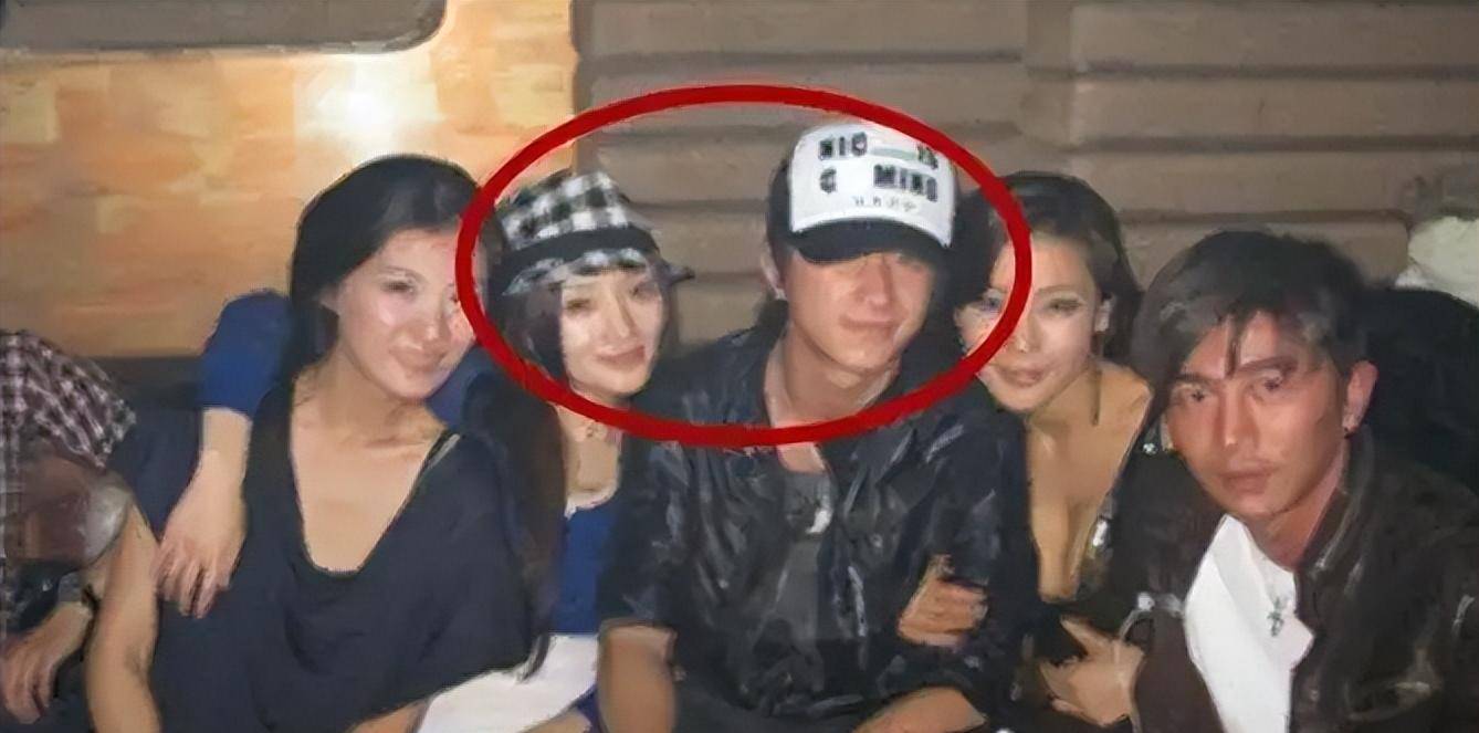 李小璐尽力帮助他,为他找到了很多资源,于是和他的经纪人分手了.