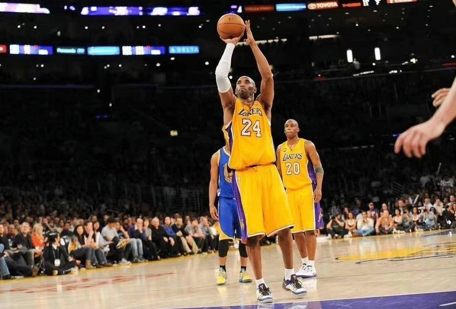 科比跟腱断裂那场比赛的球衣,再次拍出天价_拍卖_瓦妮莎_洛杉矶湖人