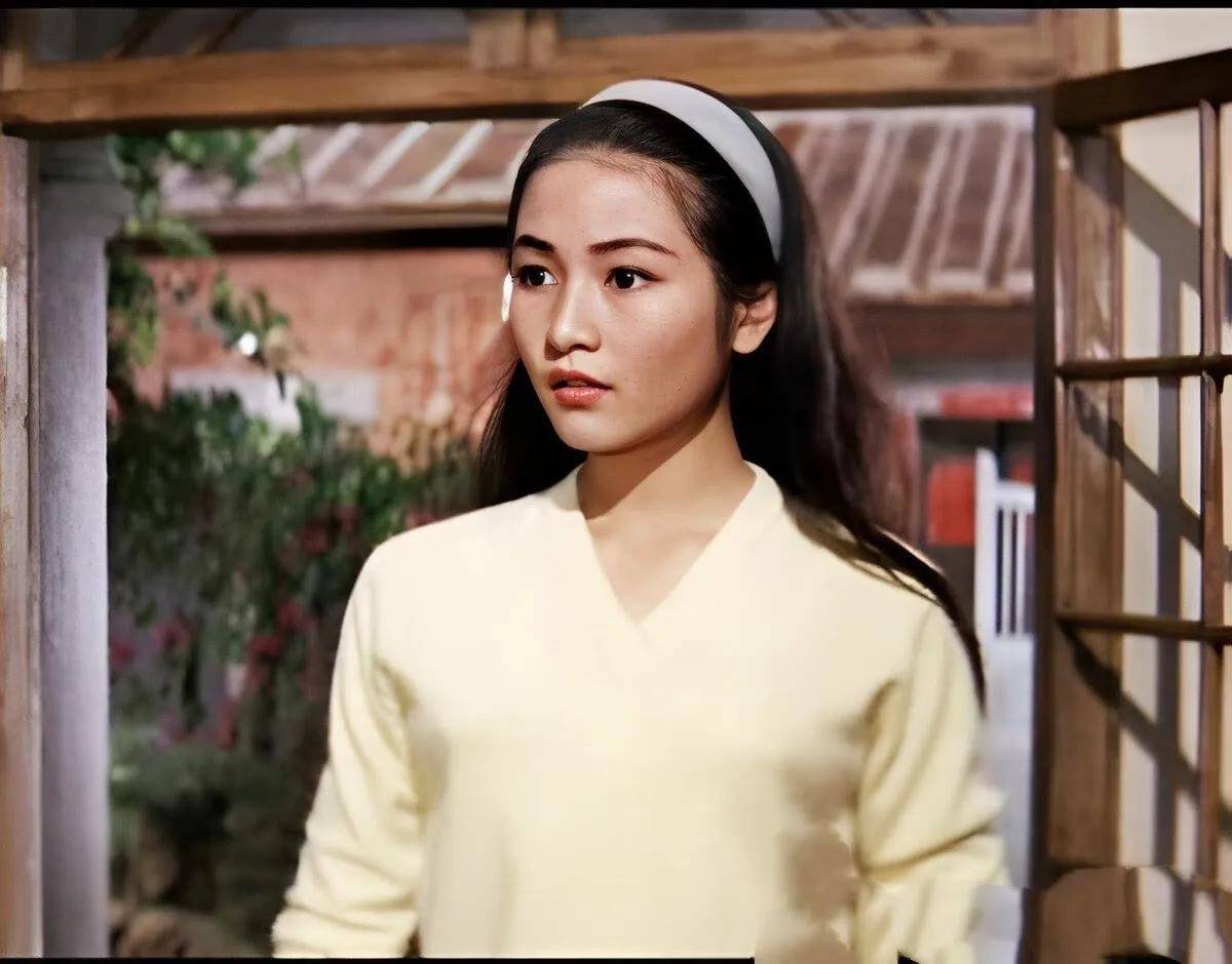 刘涛谈79岁郑佩佩落泪,感叹:她现在已经身体不大好,需要人搀扶