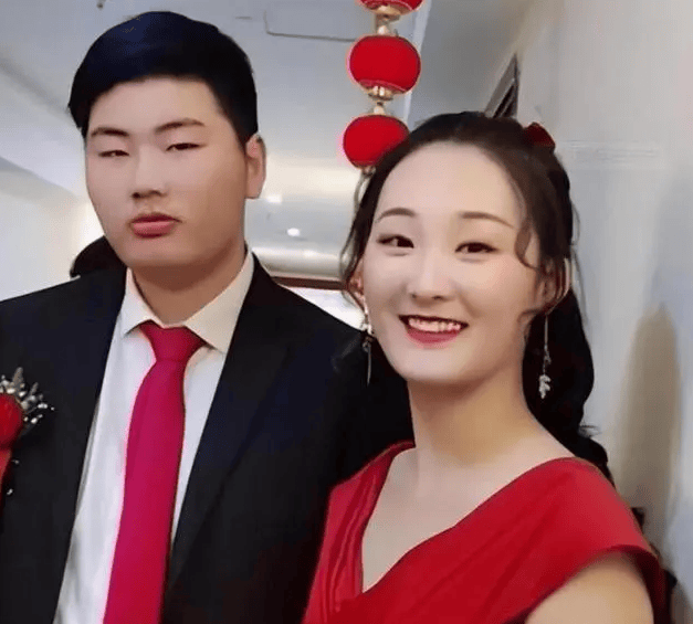 大衣哥现身月子中心,朱小伟妻子陈萌是大功臣,前妻陈
