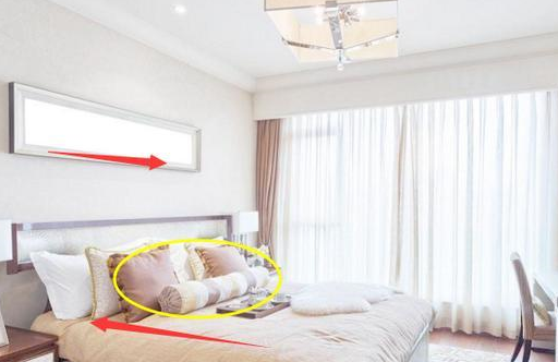 卧室床摆放有讲究,这几种格局败财还影响夫妻和睦!