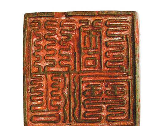 男子收废品收到一铁疙瘩,丢给小狗当磨牙棒,外甥女大呼:不识货