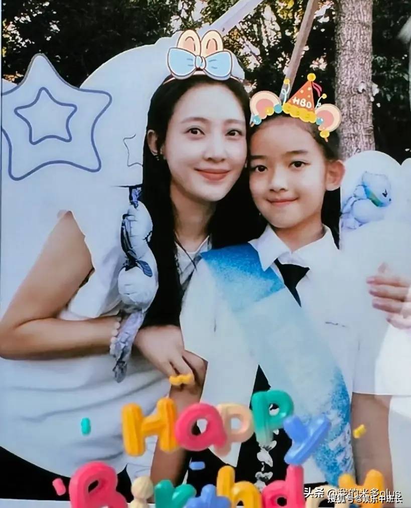 聂远抱二胎露面,妻子秦子越青春靓丽,10岁大女儿继承妈妈美貌