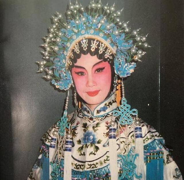 在大会上"请小平同志不要吸烟"的女人,后来怎样了_红线女_邝健廉_粤剧