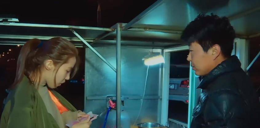 辽宁巨婴刘思琦:16岁吃饭靠人喂,每天花销过万,如今近况如何?