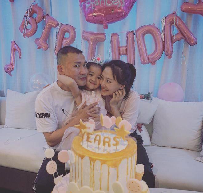 如今,二胎妹妹已经一岁半,秦子越也仅有36岁,完全有条件响应国家的