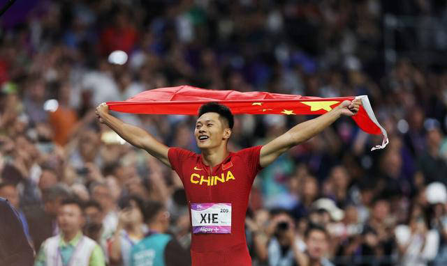 中国飞人谢震业刷新世界纪录,接力队斩获巴黎奥运门票!