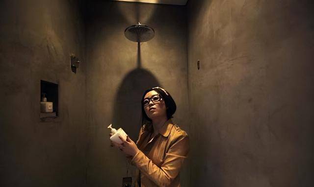 揭秘凶宅试睡员:工资按分钟计算,日入2000,夜宿凶宅必带手电筒