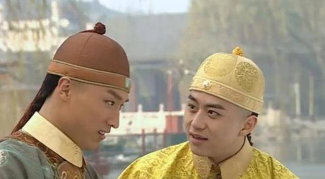 康熙8岁继位,他的兄弟们连连叫好,多亏父皇顺治死得早