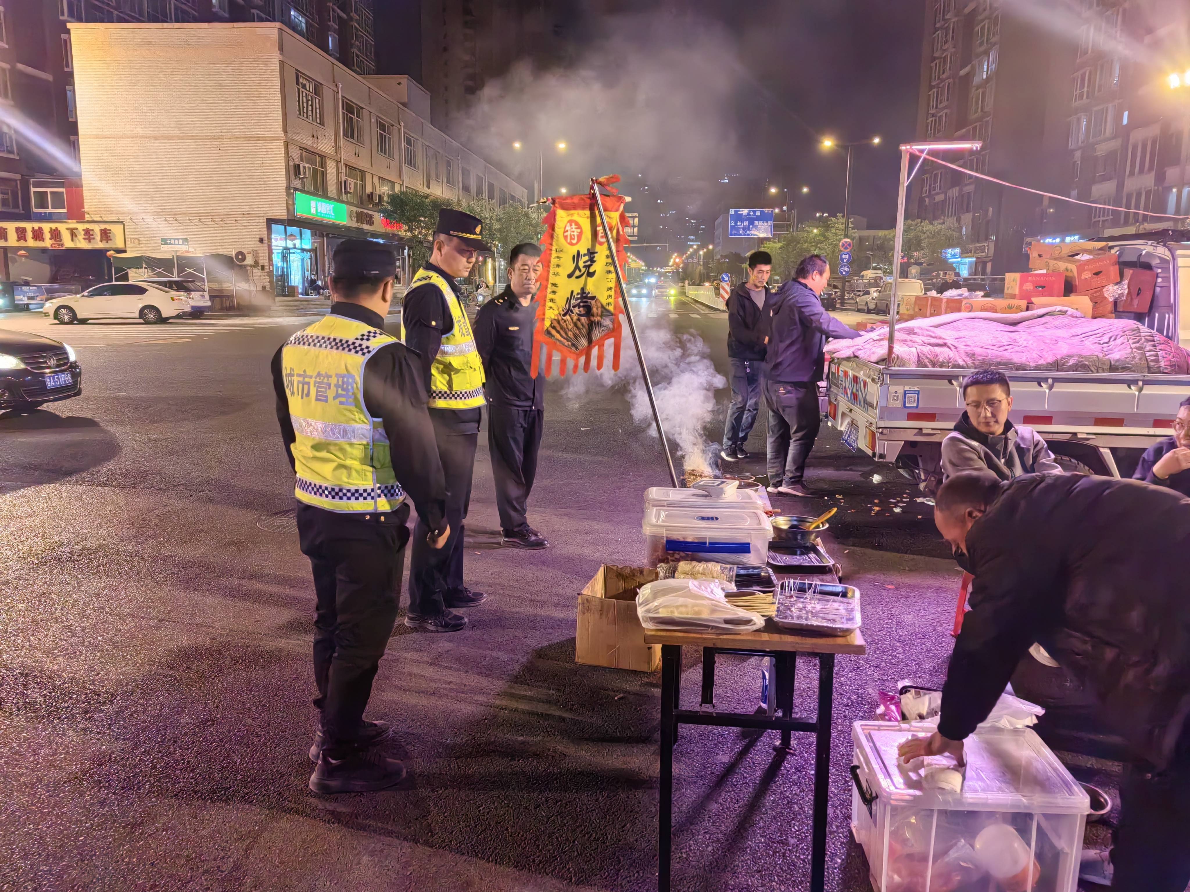 晋源区城管局开展露天烧烤专项整治行动