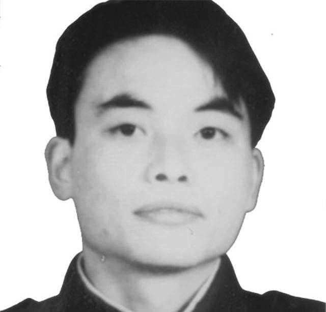 民警身中20多刀牺牲,送医途中留下遗言:我想见妈妈_芦振龙_警服_时候